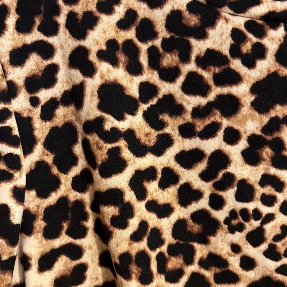 Long sleeve cheetah print long sleeve - Picture 2 of 3